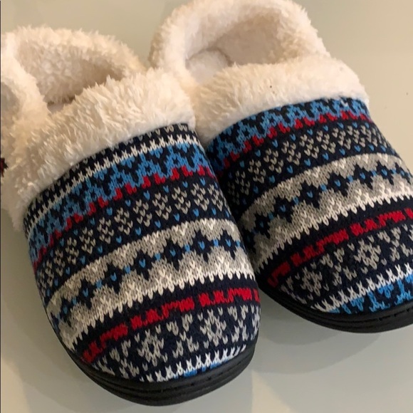 Slippers - unisex - 9/10 men’s or 11/12 ladies - Picture 1 of 4